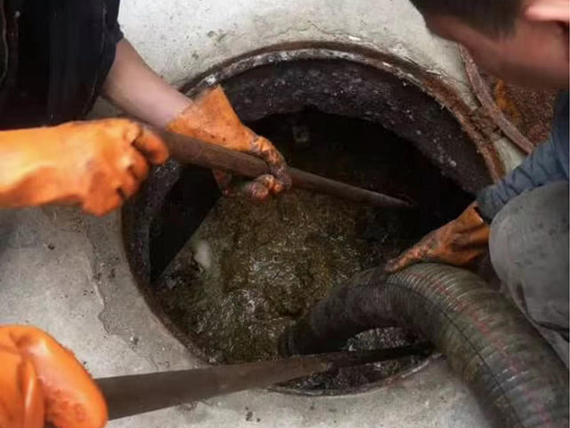 靖宇清理化粪池时如何避免沼气的危害?